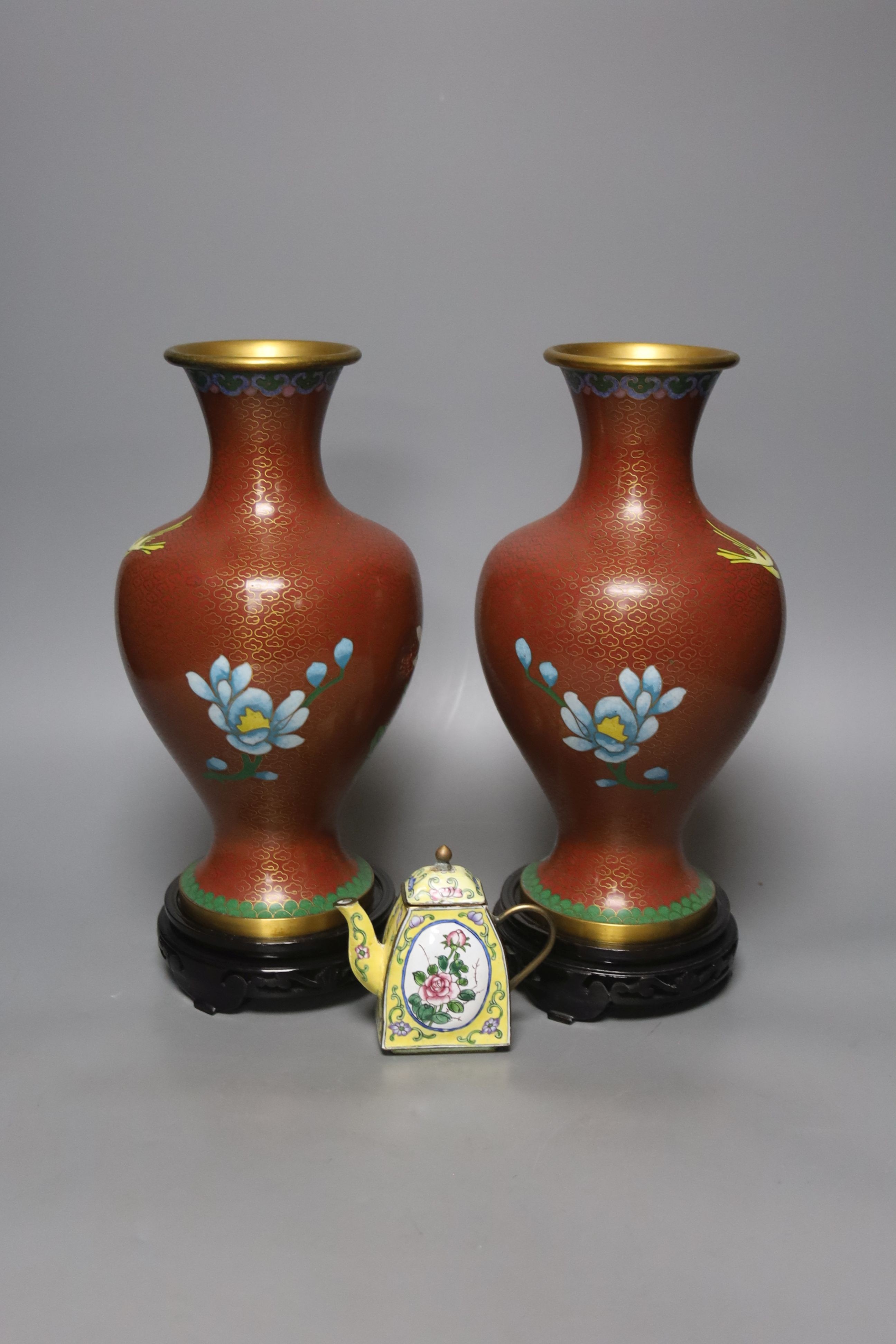 A pair of Chinese cloisonne enamel vases and a Canton enamel wine pot 30cm